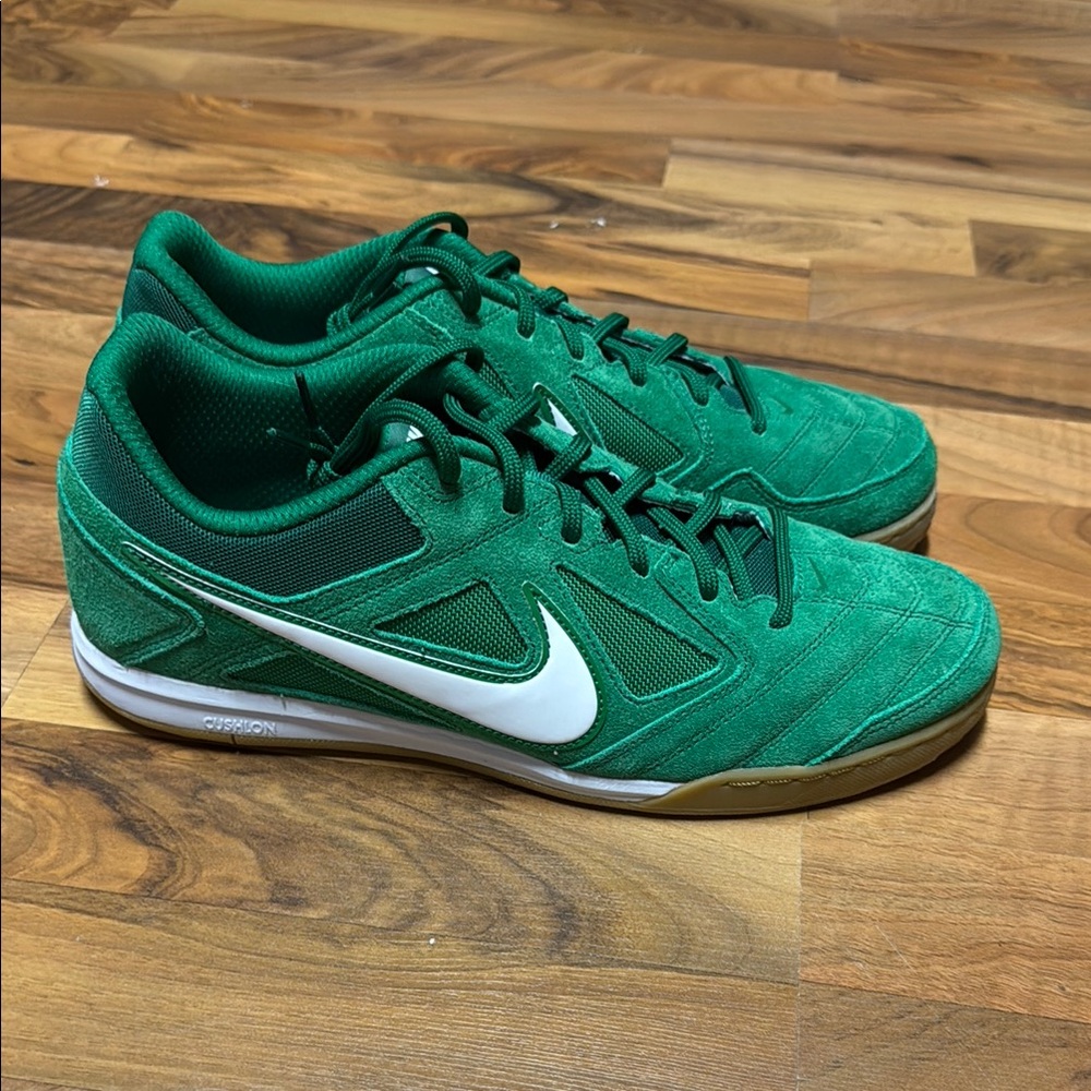 Nike Gato Pine Green Indoor Soccer shoes Men’s size 11.5